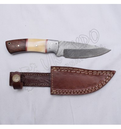 Damascus blade knife for kilt lover beautiful wooden and bone handle style